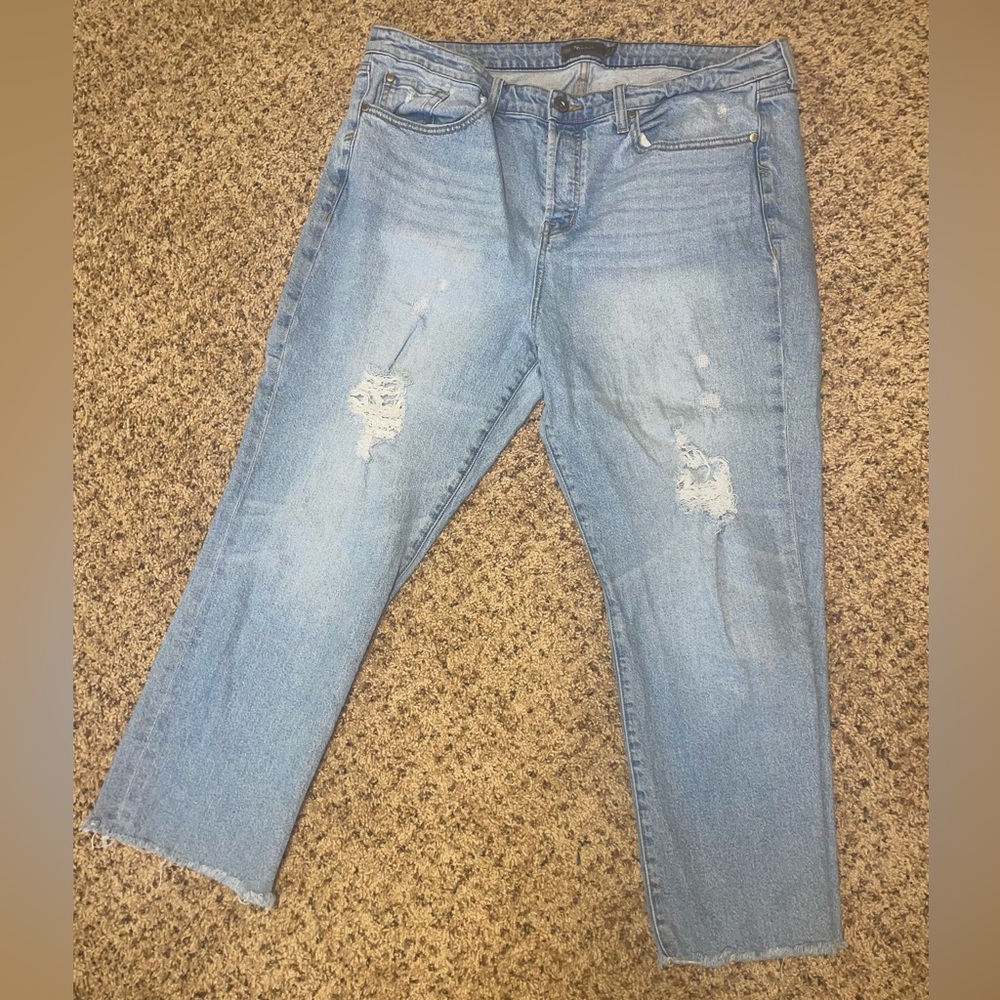 Torrid Distressed Boyfriend Cropped Jeans Size 18R